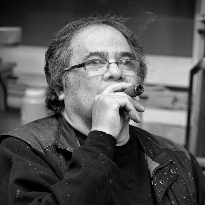Retrato figurativo moderno con el sello de creatividad reconocida por Forbes